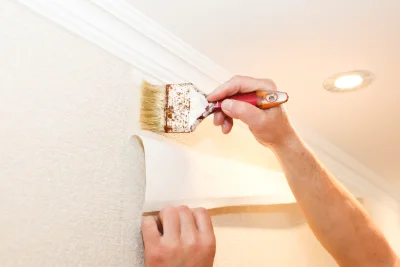 Pose de papier peint à Trémouilles — revêtements muraux et toiles de verre